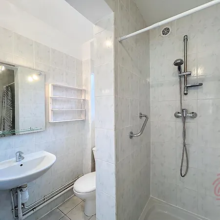 Appartement T2 Avec Terrasse Sud, Parking, Wifi, Animaux Acceptés - Proche Thermes Et Centre - Fr-1-451-192